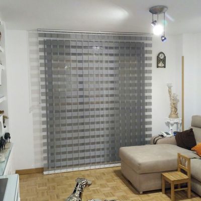 Cortina Vertical con tejido Noche y Día