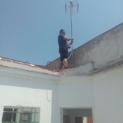 Instalación antena tejado difícil acceso