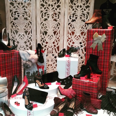 Escaparate de Navidad zapateria