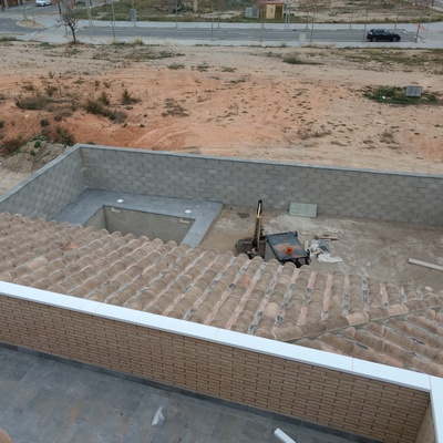 Vistas cubierta y parte de la piscina