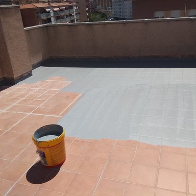 Imprimación impermeabilización tras saneamiento y limpieza