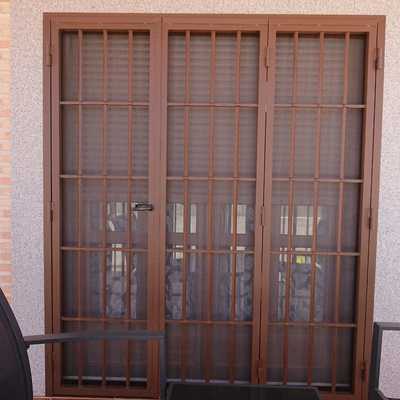 Puerta plegable de 3 hojas hierro macizo lacada al horno en óxido marrón