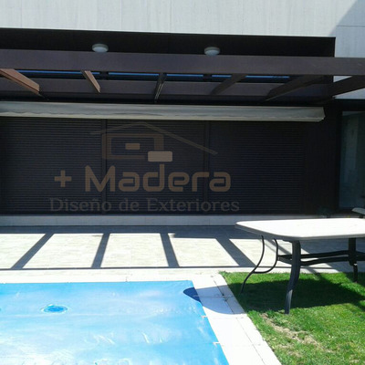PÉRGOLA ALUMINIO ADOSADA CON TOLDO PALILLERO