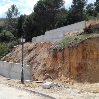 Muros contención parcela chalet