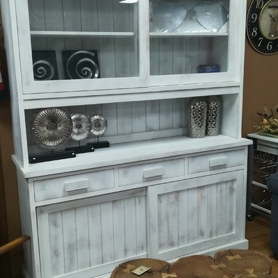 Alacena de roble blanco envejecido