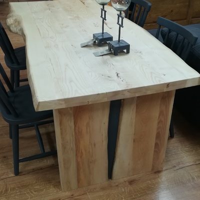 Mesa de Fresno, color natural.