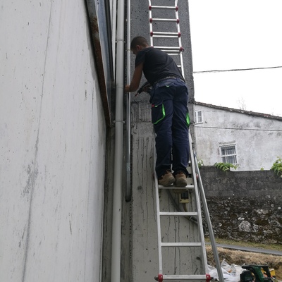 Instalación de tubo de acero