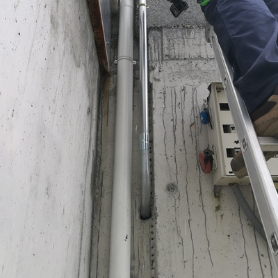 Instalación de tubo de acero