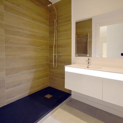 BAÑO ELEGANTE Y MODERNO