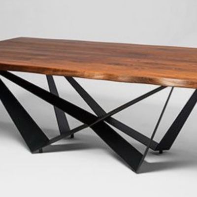 Mesa con estructura metálica