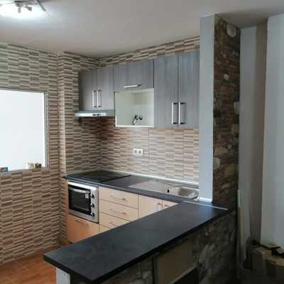 Cocina con barra americana.