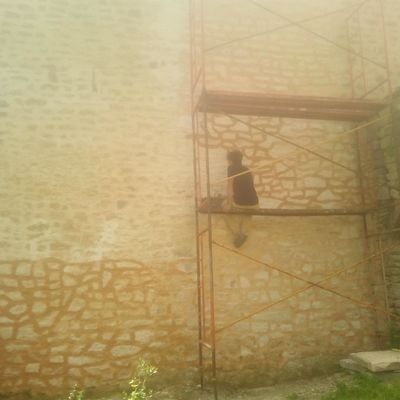 Piedras, polvo color tabaco acabado