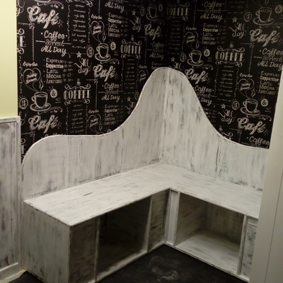 Banco de madera natural de pino, con acabado chalk paint