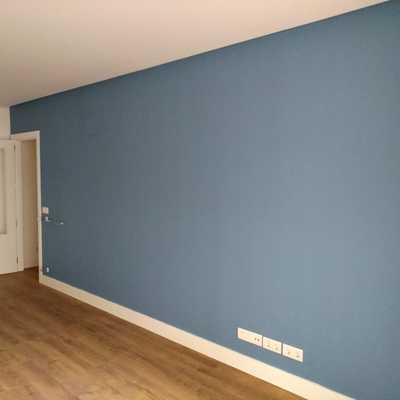 Pared azul salon