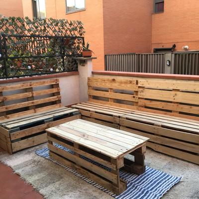 Muebles de terraza con palets reciclados (Madrid)