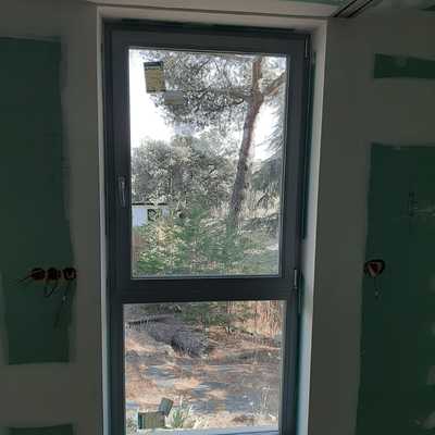 Ventana con antepecho