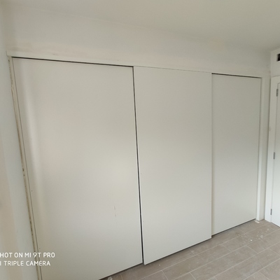 Armario corredera con guía oculta 300× 230