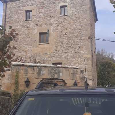 Casa de piedra de 3 plantas