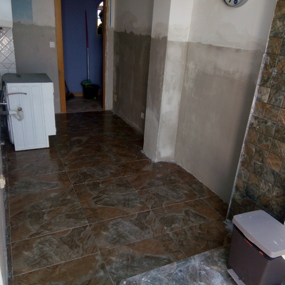 Enlucido de yeso de bajo de paredes