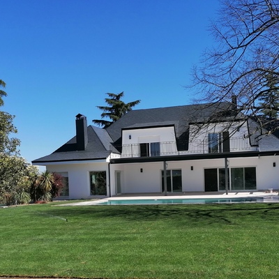 Instalación de césped natural en tepes