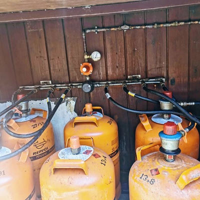 Bateria de propano para uno de nuestros chiringuitos
