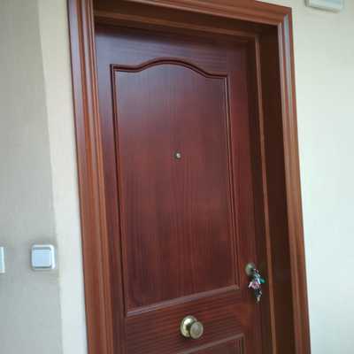 Restauración de puerta de vivienda