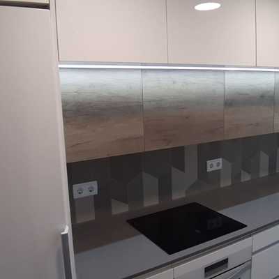 Muebles altos con distinto fondo.