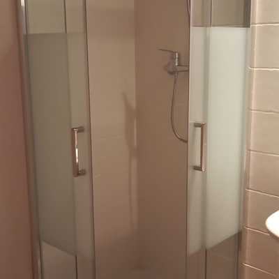 Instalación mampara esquinera