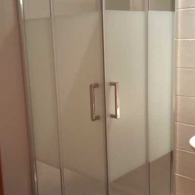 Instalación mampara esquinera