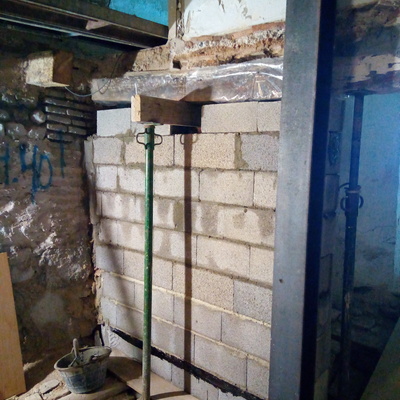 Refuerzo estructura de caja de escalera en planta sótano