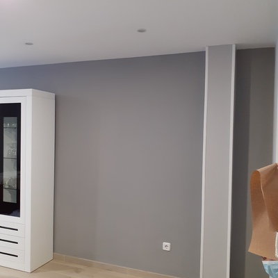 Pavimento vertical en gris oscuro plástico liso