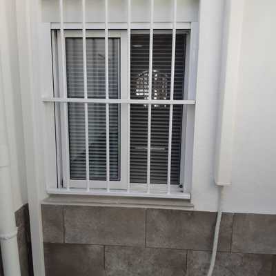 Colocar rejas ventanas en urbanización pedrol