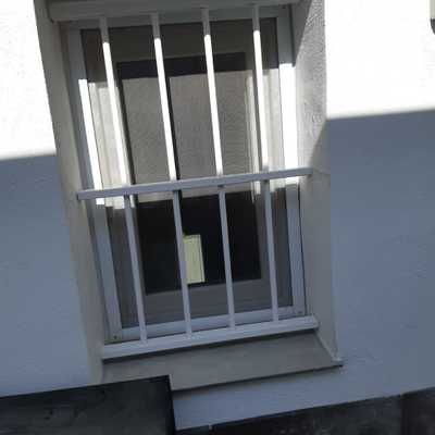 Colocar rejas ventanas en urbanización pedrol