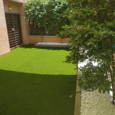 Instalación de césped en terraza