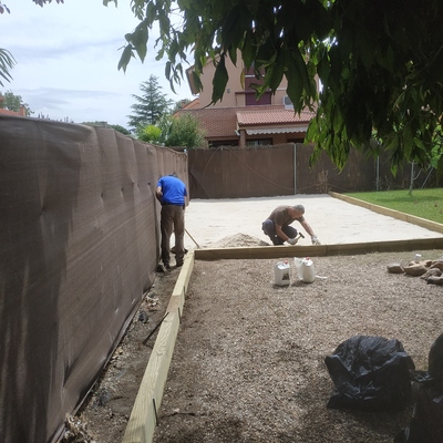 Creación de jardineras con traviesas y arena silice