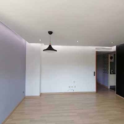 Aplicaciones de color blanco en paredes y techos