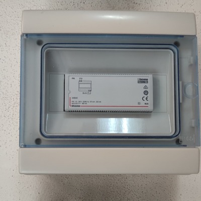 Alimentador de portero en cuadro