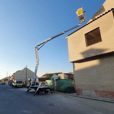 TRABAJO EN ALTURA CAMION CESTA