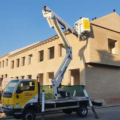 TRABAJO EN ALTURA CAMION CESTA