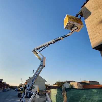 TRABAJO EN ALTURA CAMION CESTA