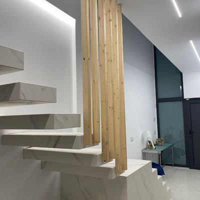 Escalera en porcelanico