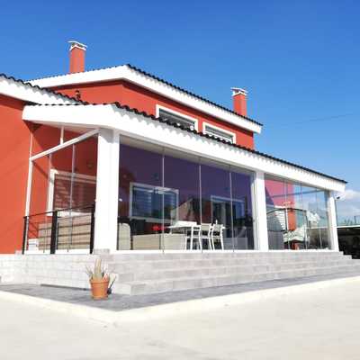 Cerramiento mediante acristalamiento con corredera sin perfiles