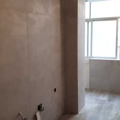 Acabados de los azulejos de la cocina