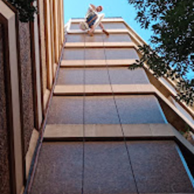 Instalación de de púas control de aves