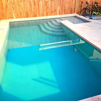 Mantenimiento semanal de piscina en vivienda