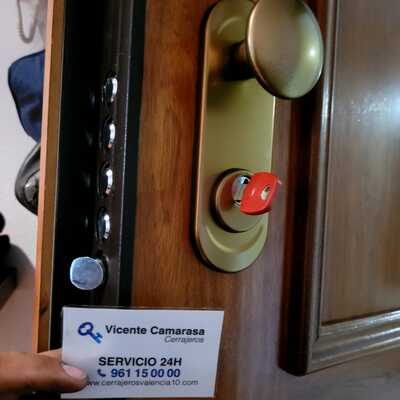 Instalación de cilindro KESO de alta seguridad