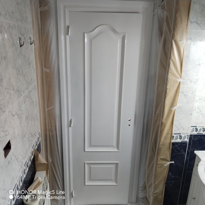 Puerta en blanco satinado