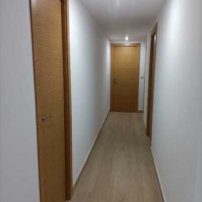 Puertas lisas en color nogal claro