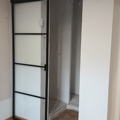 Expansión de armario e Instalación de Puerta Corredera
