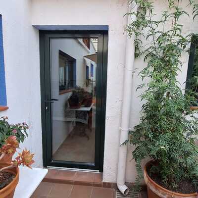 Puerta con cerradura de tres puntos y cristal seguridad 5+5 laminado